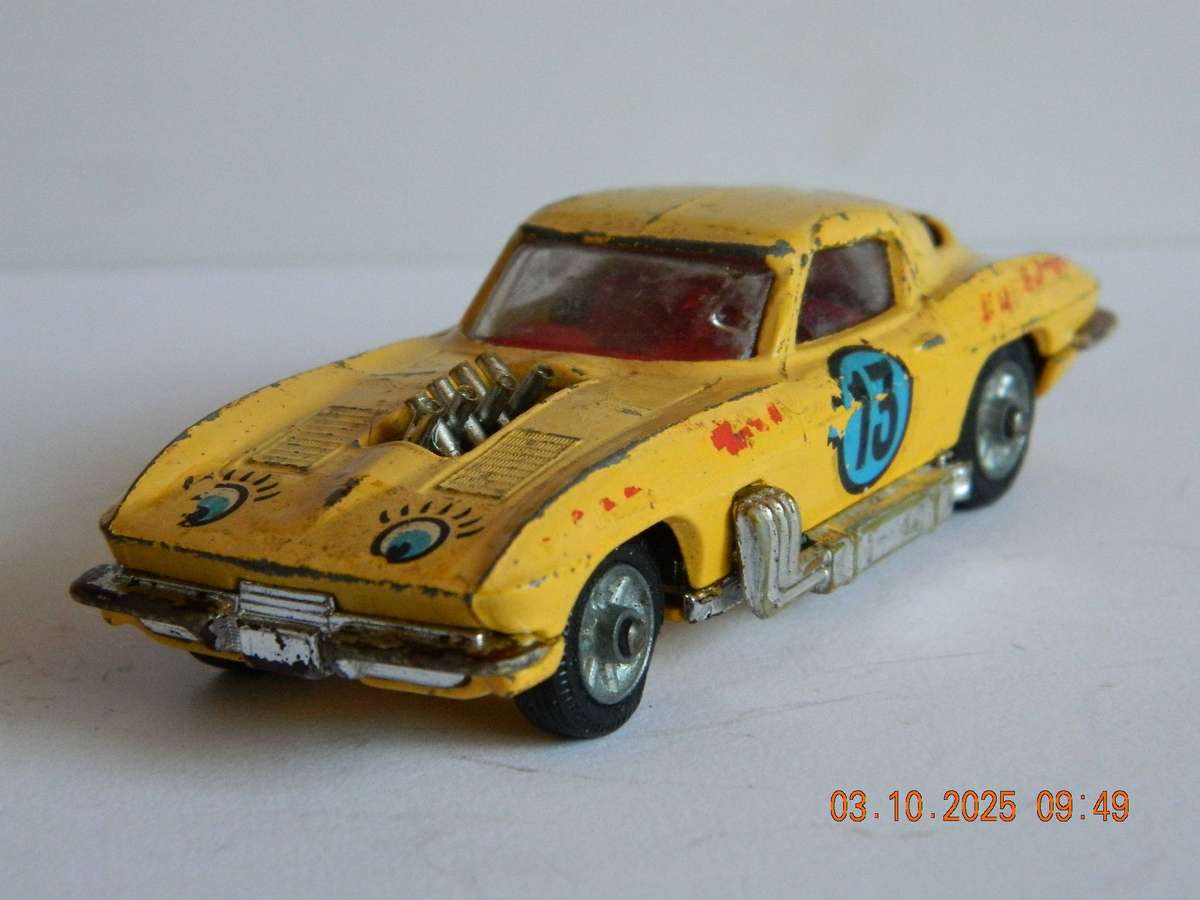 CORGI  TOYS  -  337    -   CHEVROLET CORVETTE STING RAY  -  CUSTOMIZED STOCK CAR