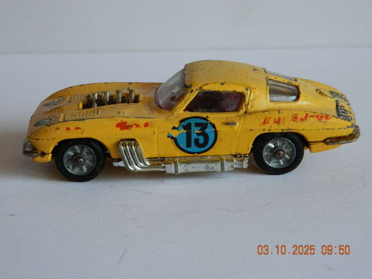 CORGI  TOYS  -  337    -   CHEVROLET CORVETTE STING RAY  -  CUSTOMIZED STOCK CAR