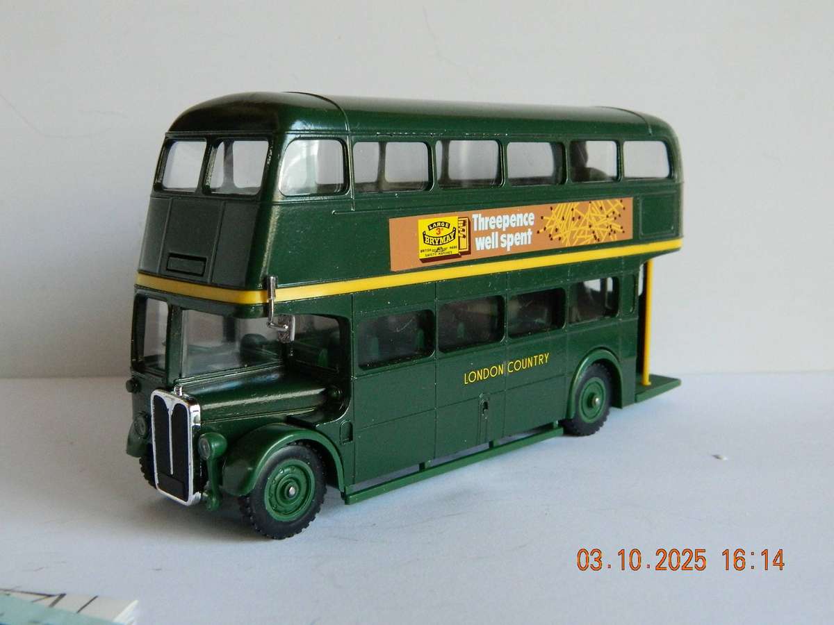 SOLIDO  TOYS  -  4402   -   LONDON BUS  -  'GREENLINE'  DOUBLE DEKKER