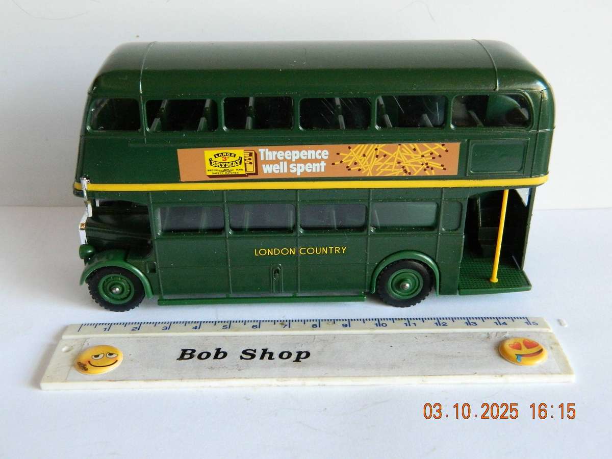 SOLIDO  TOYS  -  4402   -   LONDON BUS  -  'GREENLINE'  DOUBLE DEKKER