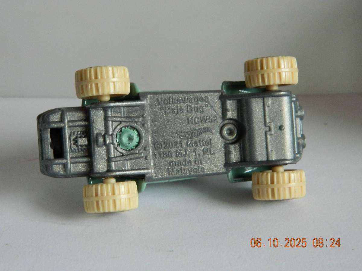 HOTWHEELS   -    -    VOLKSWAGEN  "BAJA BUG"