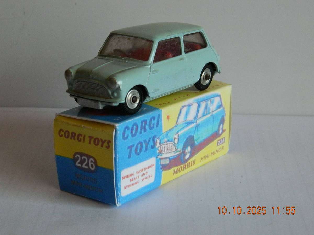 CORGI TOYS  -  226  -  MORRIS MINI MINOR