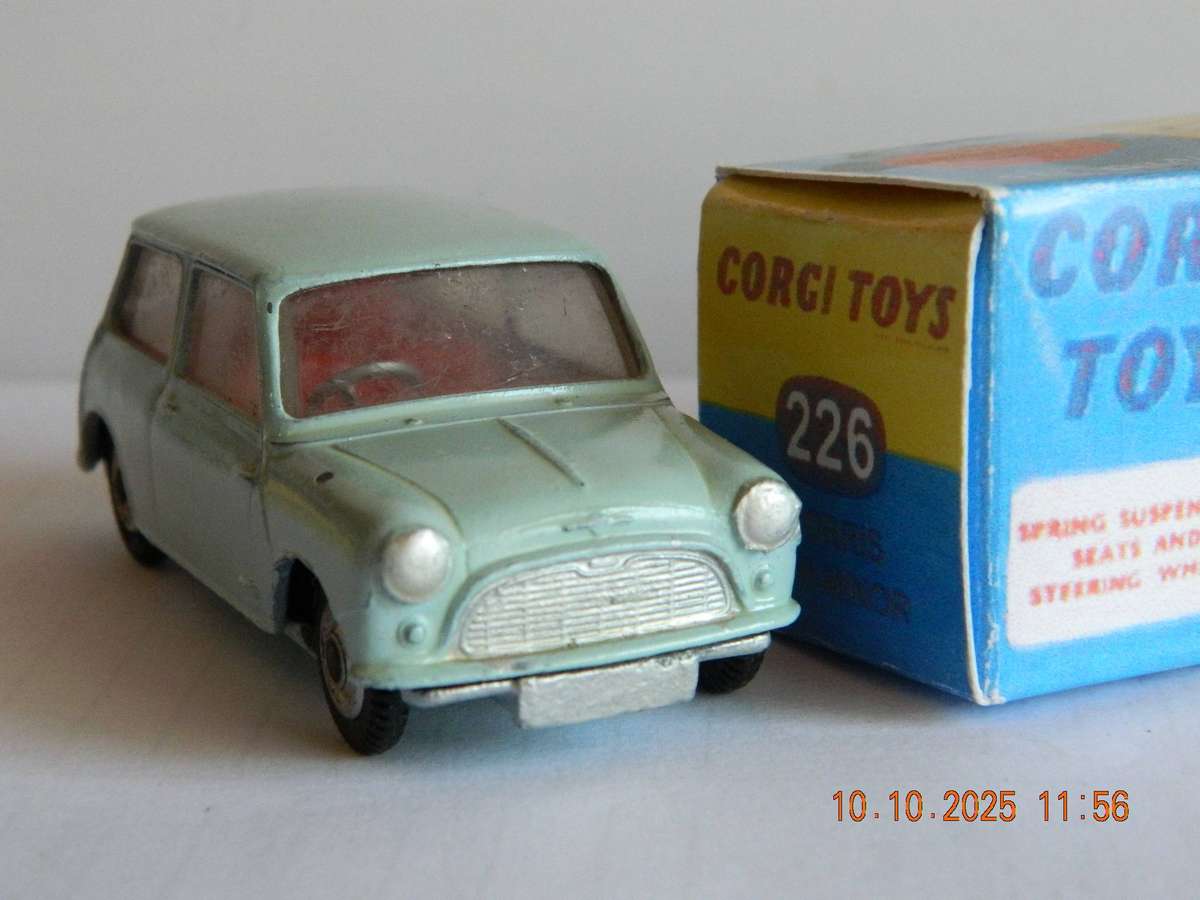 CORGI TOYS  -  226  -  MORRIS MINI MINOR