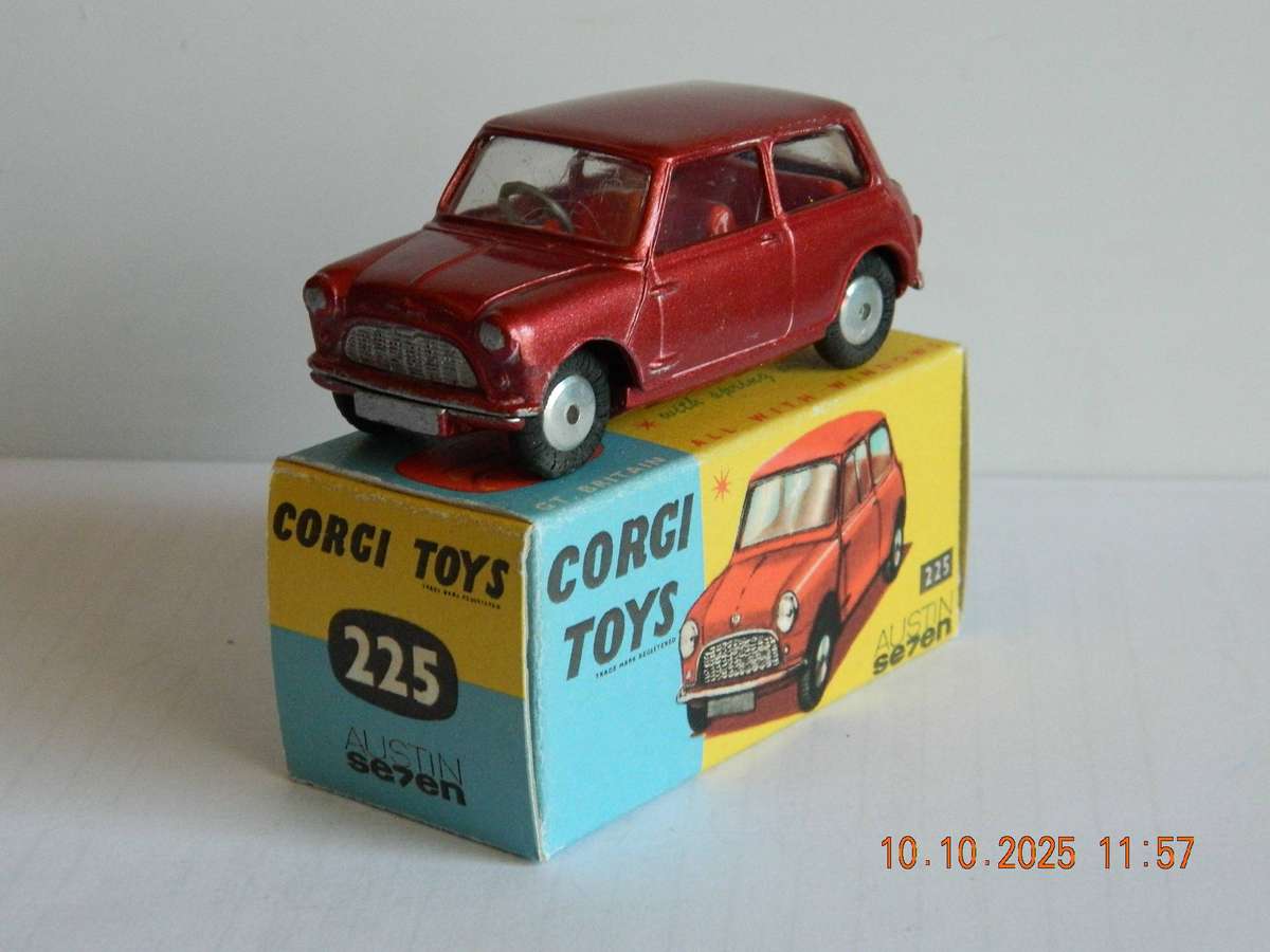 CORGI TOYS  -  225  -  AUSTIN SEVEN