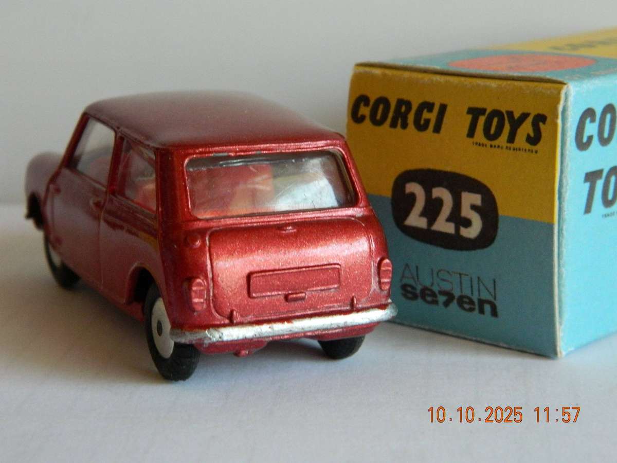 CORGI TOYS  -  225  -  AUSTIN SEVEN