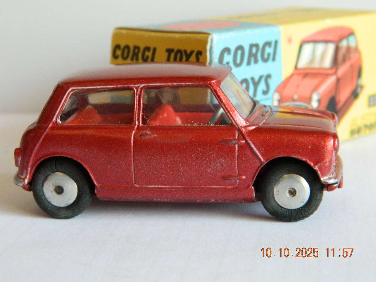 CORGI TOYS  -  225  -  AUSTIN SEVEN