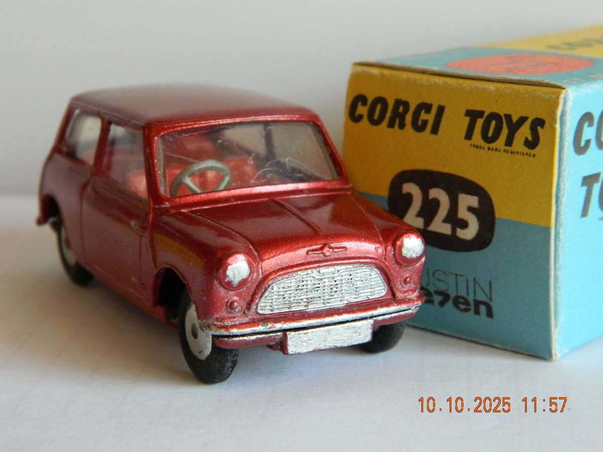 CORGI TOYS  -  225  -  AUSTIN SEVEN