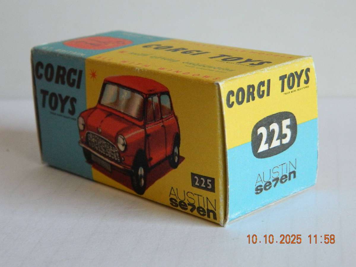 CORGI TOYS  -  225  -  AUSTIN SEVEN