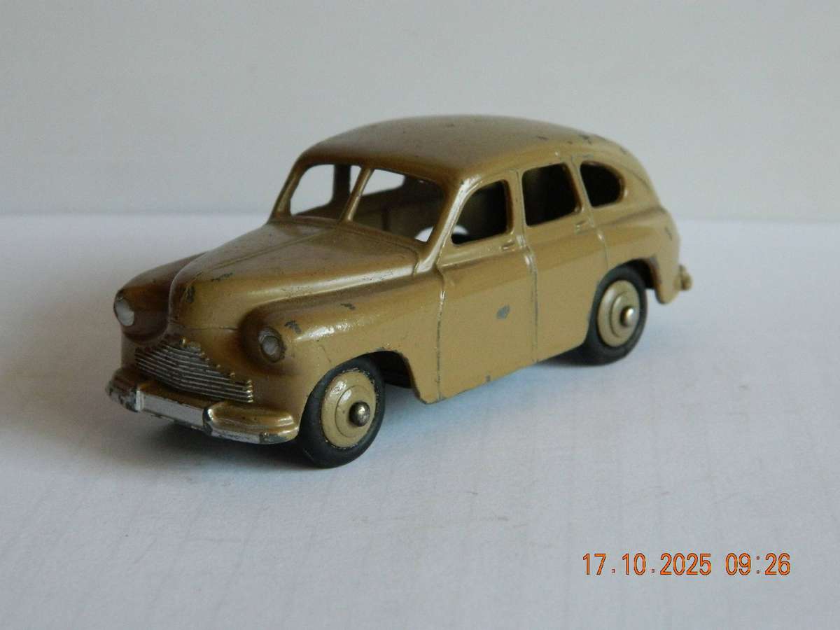DINKY TOYS  -  153  -  STANDARD VANGAURD