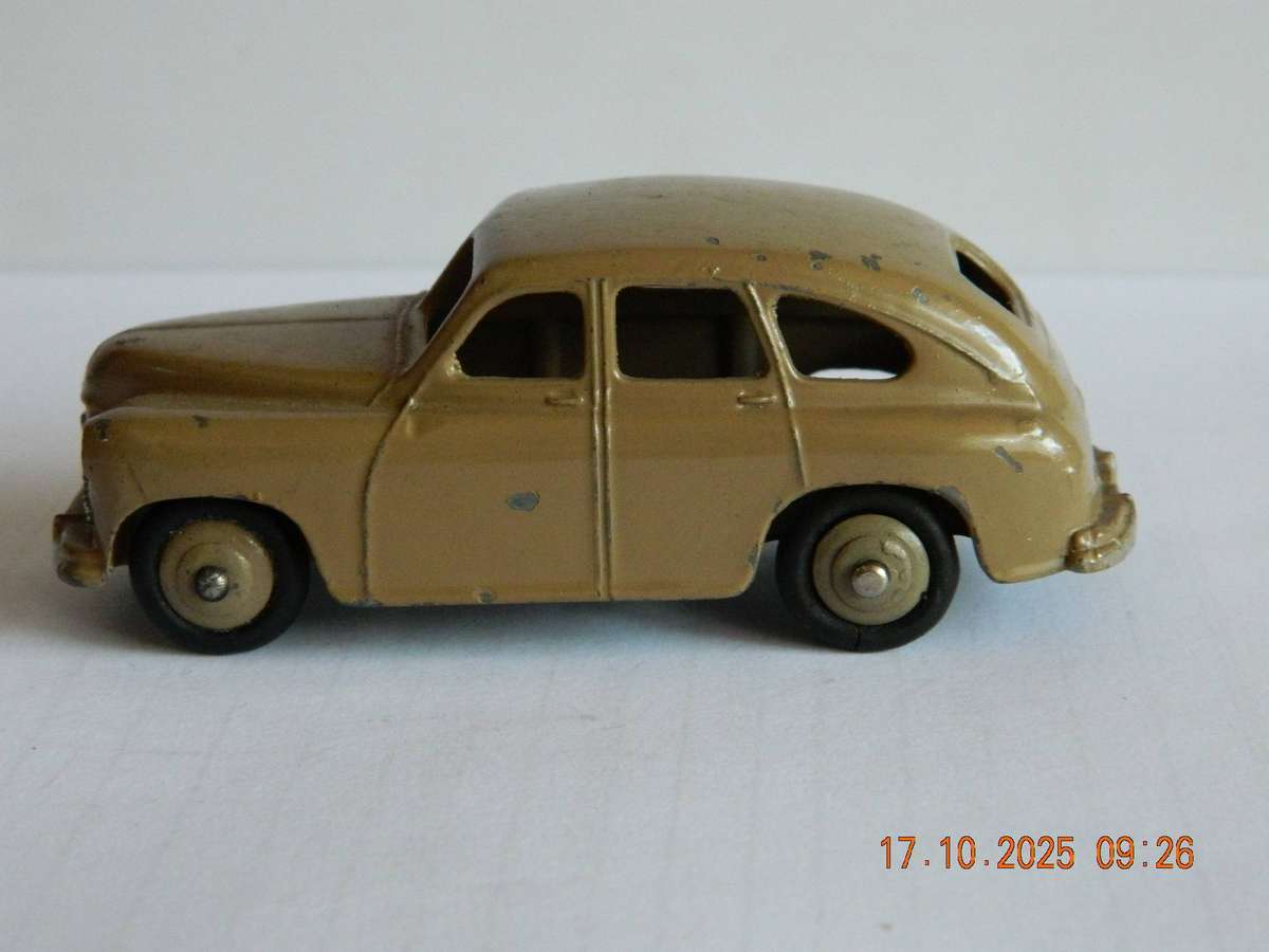 DINKY TOYS  -  153  -  STANDARD VANGAURD