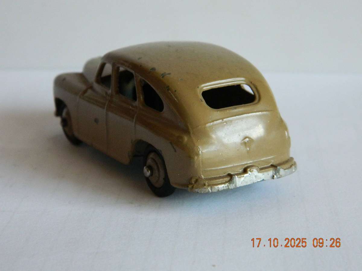 DINKY TOYS  -  153  -  STANDARD VANGAURD