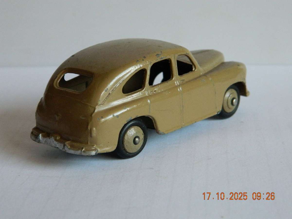 DINKY TOYS  -  153  -  STANDARD VANGAURD