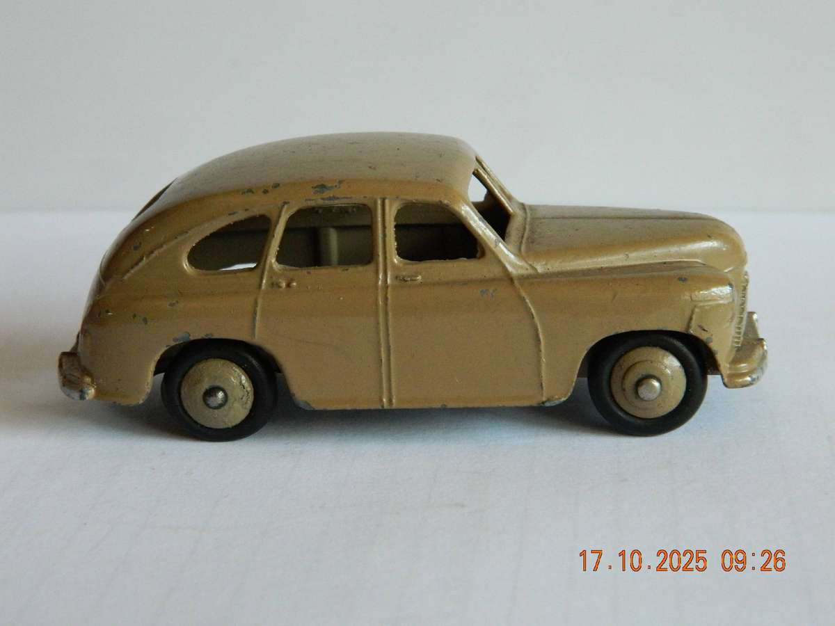 DINKY TOYS  -  153  -  STANDARD VANGAURD