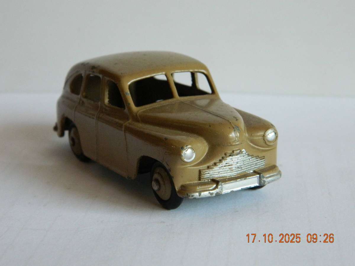 DINKY TOYS  -  153  -  STANDARD VANGAURD