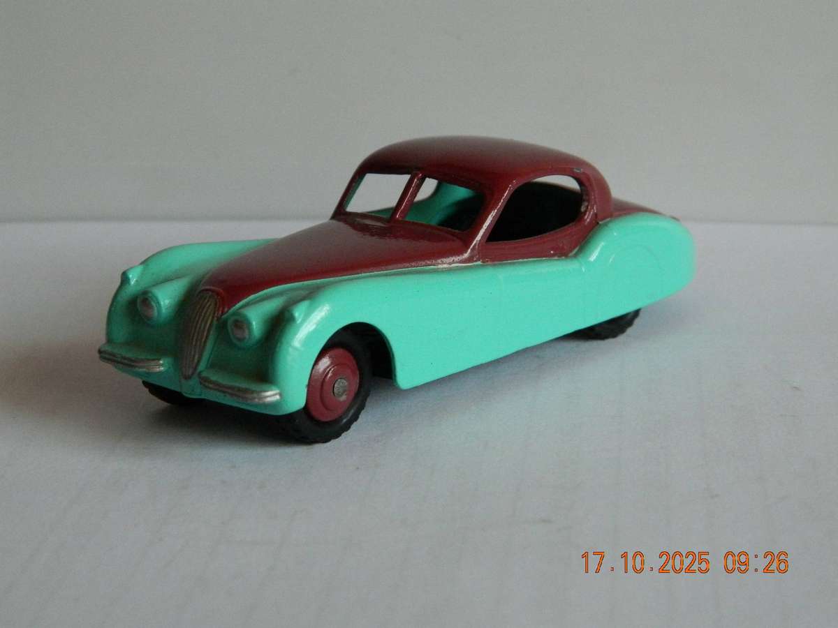 DINKY TOYS  -  157  -  JAGUAR XK120