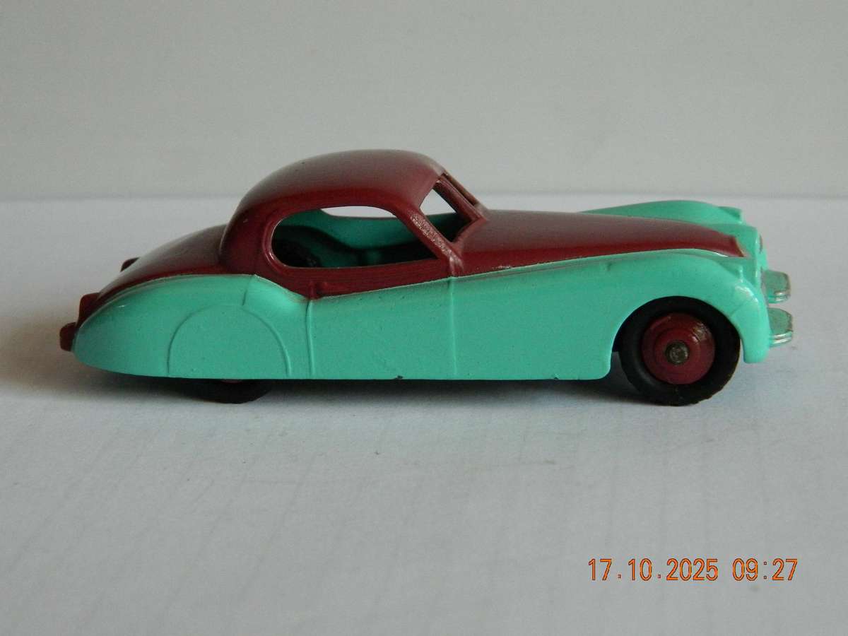 DINKY TOYS  -  157  -  JAGUAR XK120