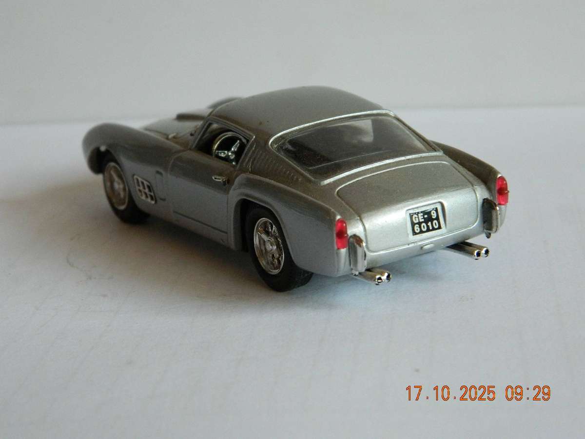 MODEL BOX  -   FERRARI