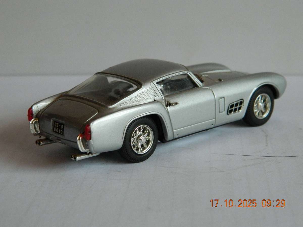 MODEL BOX  -   FERRARI