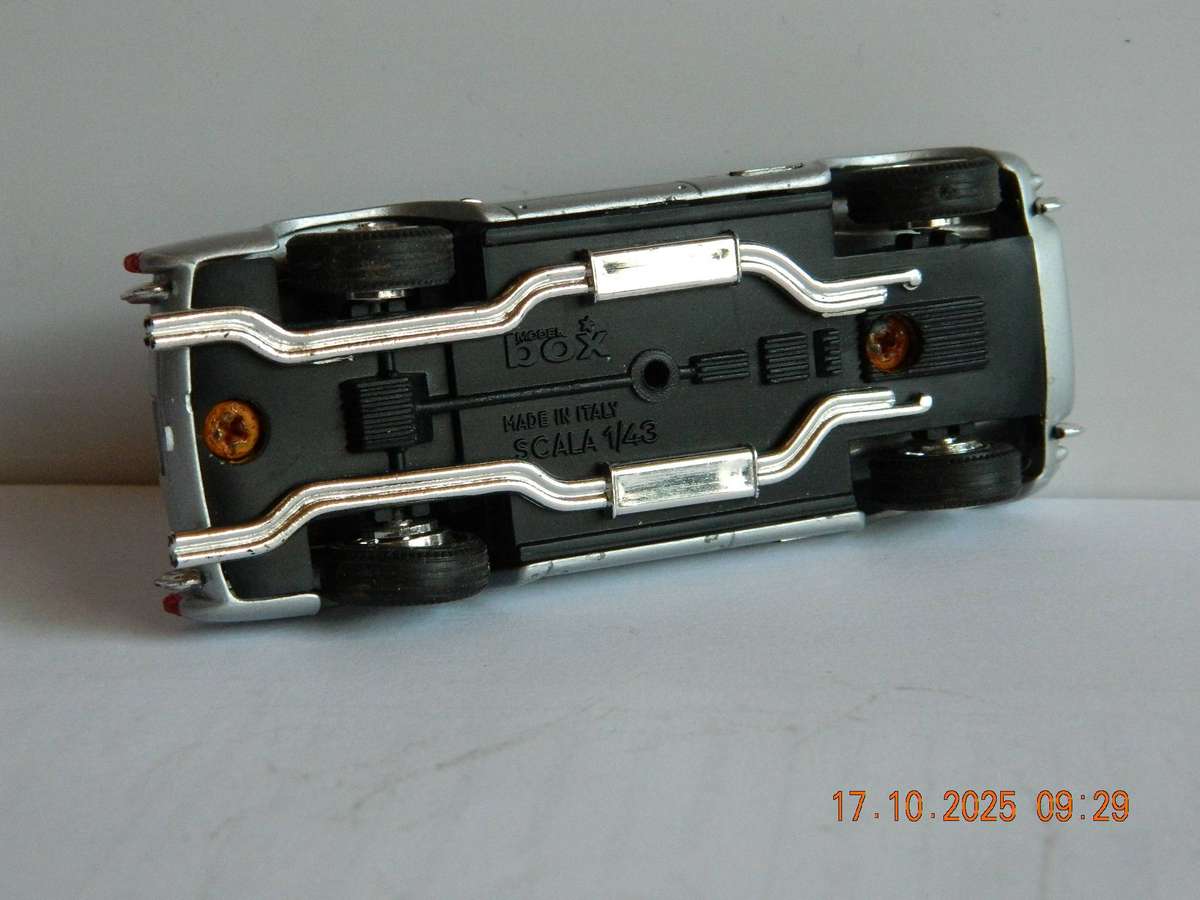 MODEL BOX  -   FERRARI