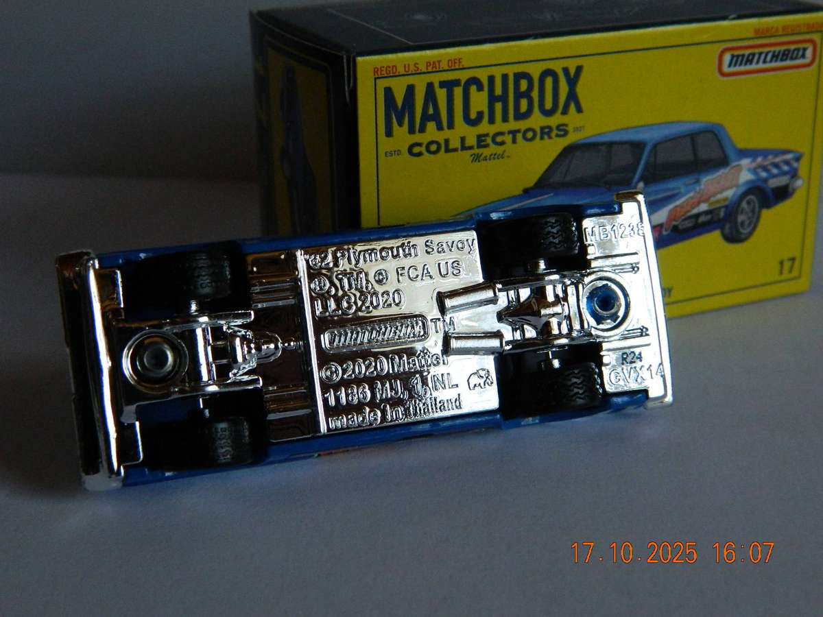 MATCHBOX COLLECTORS  -  17 -  1962  -  PLYMOUTH SAVOY