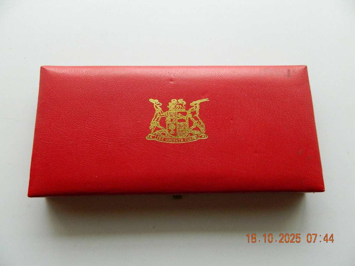 SOUTH AFRICAN.    ONE RAND SET  COINS  -  1983