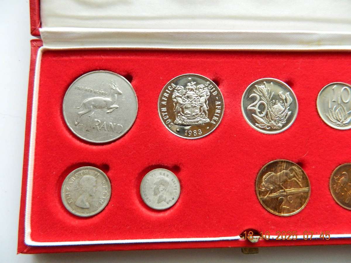 SOUTH AFRICAN.    ONE RAND SET  COINS  -  1983