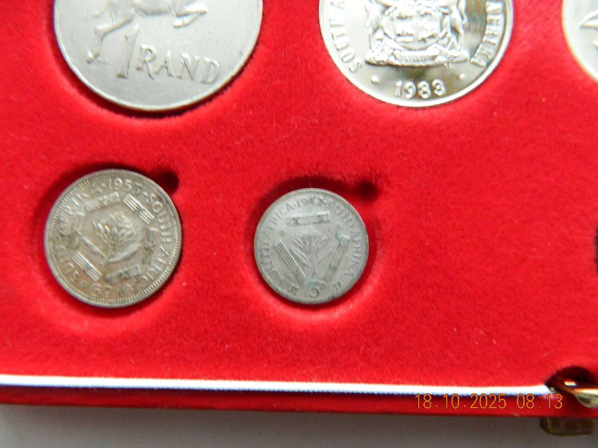 SOUTH AFRICAN.    ONE RAND SET  COINS  -  1983