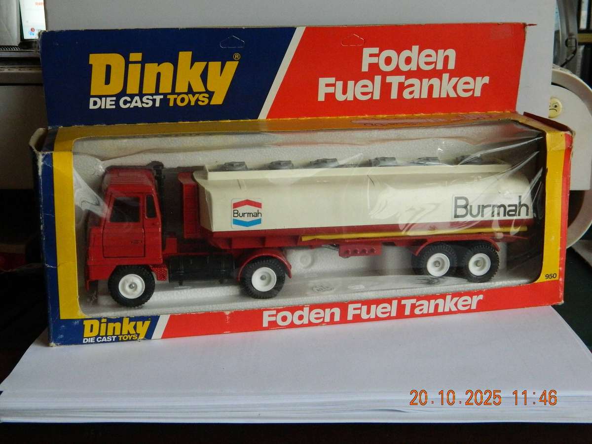 DINKY TOYS  -  950  -  FODEN FUEL TANKER - "BURMAH"