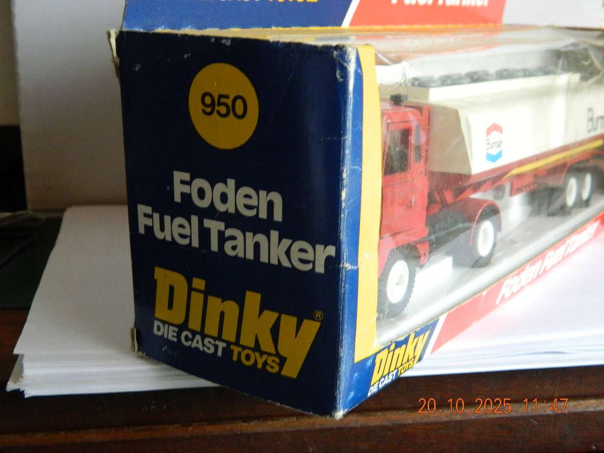 DINKY TOYS  -  950  -  FODEN FUEL TANKER - "BURMAH"