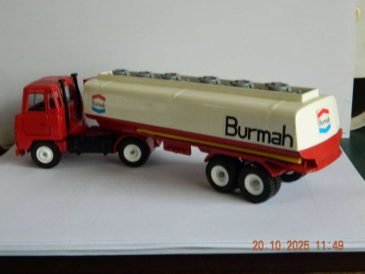DINKY TOYS  -  950  -  FODEN FUEL TANKER - "BURMAH"