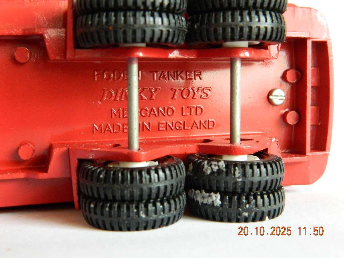 DINKY TOYS  -  950  -  FODEN FUEL TANKER - "BURMAH"