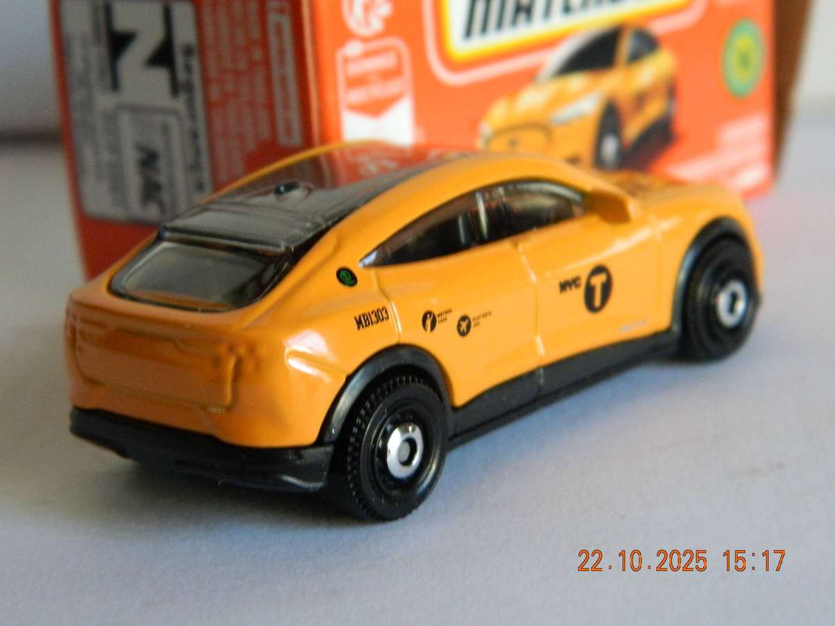 MATCHBOX  -  2021  FORD MUSTANG  MACH-E