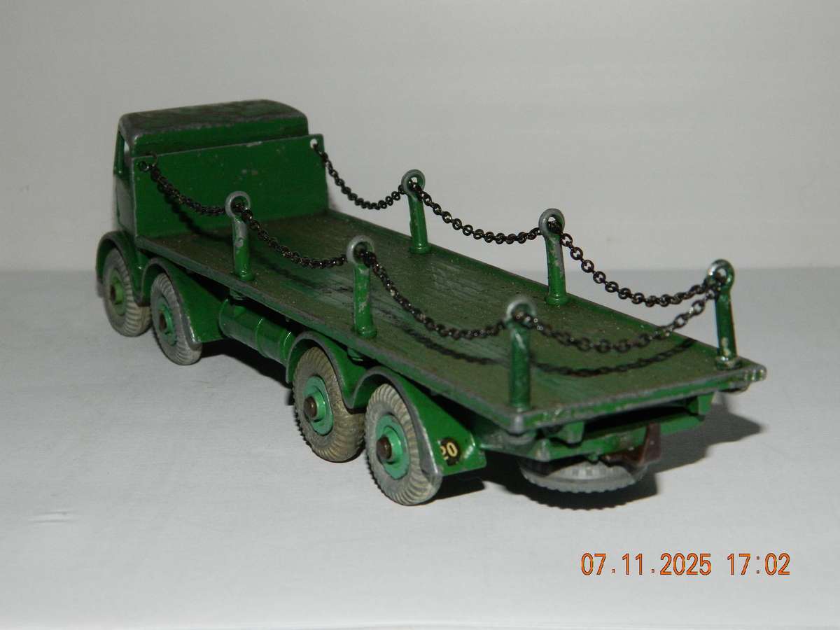 DINKY SUPERTOYS  - 905  -  FODEN FLAT TRUCK WITH CHAINS