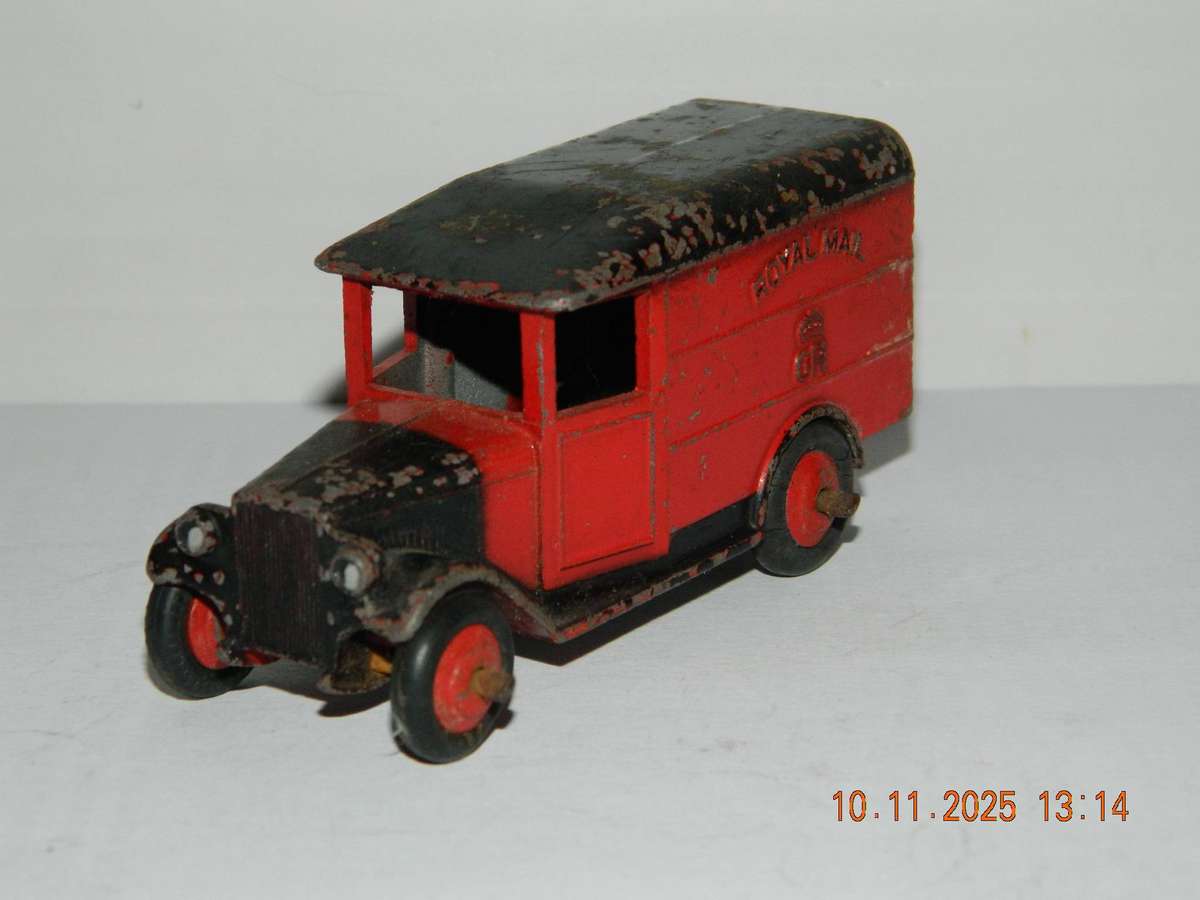 DINKY TOYS  -  34b  -  'ROYAL MAIL'  VAN