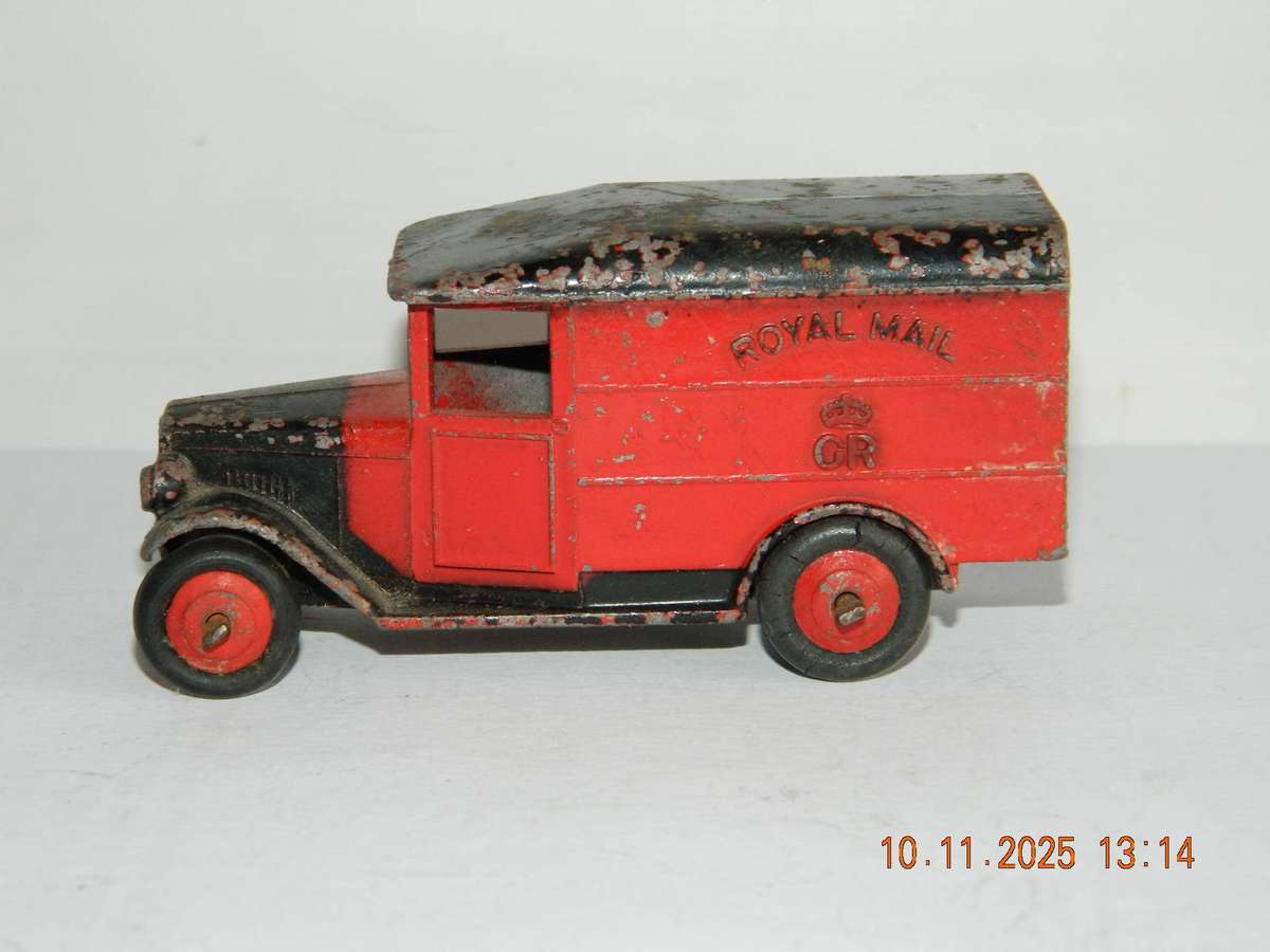DINKY TOYS  -  34b  -  'ROYAL MAIL'  VAN