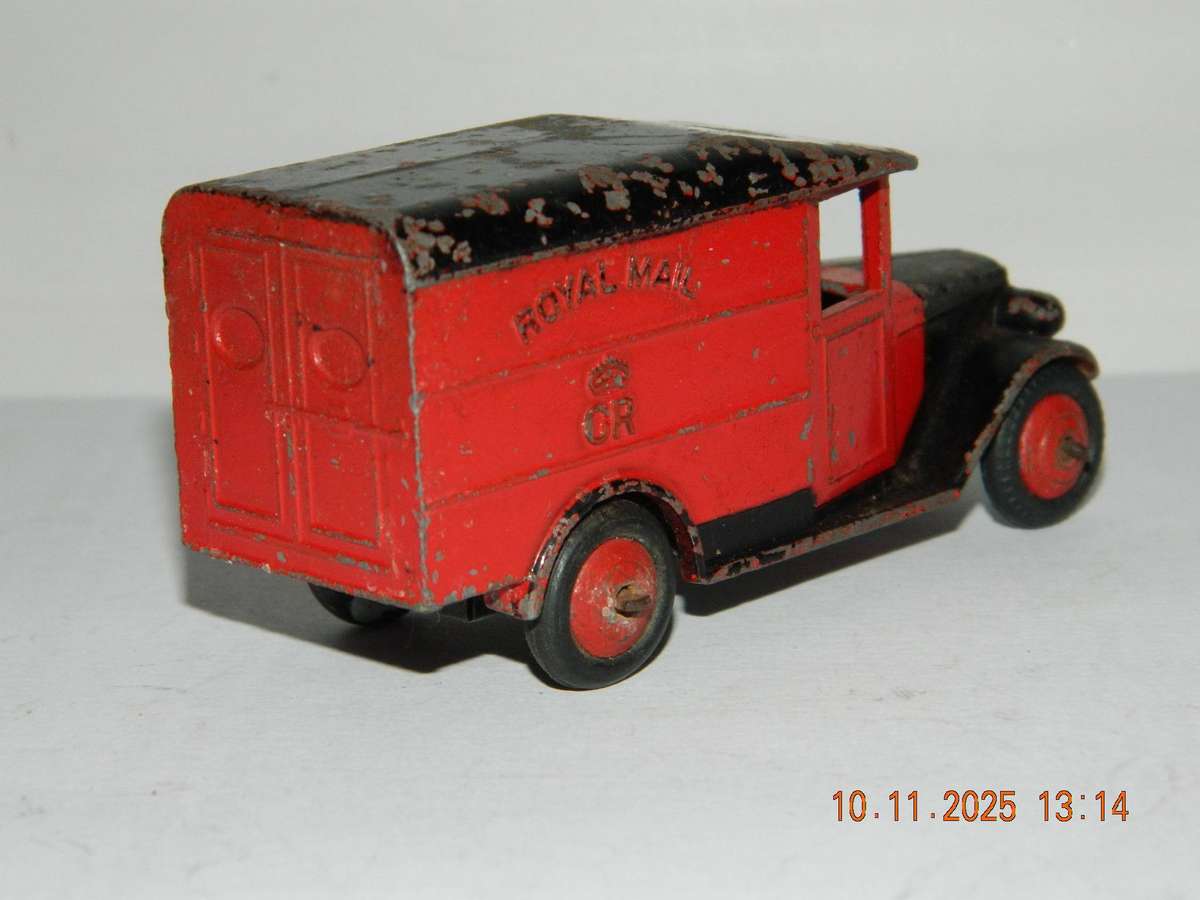 DINKY TOYS  -  34b  -  'ROYAL MAIL'  VAN