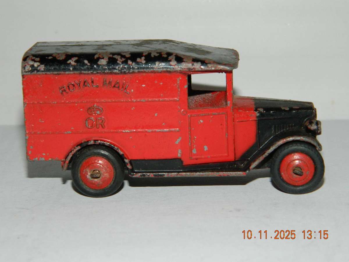 DINKY TOYS  -  34b  -  'ROYAL MAIL'  VAN