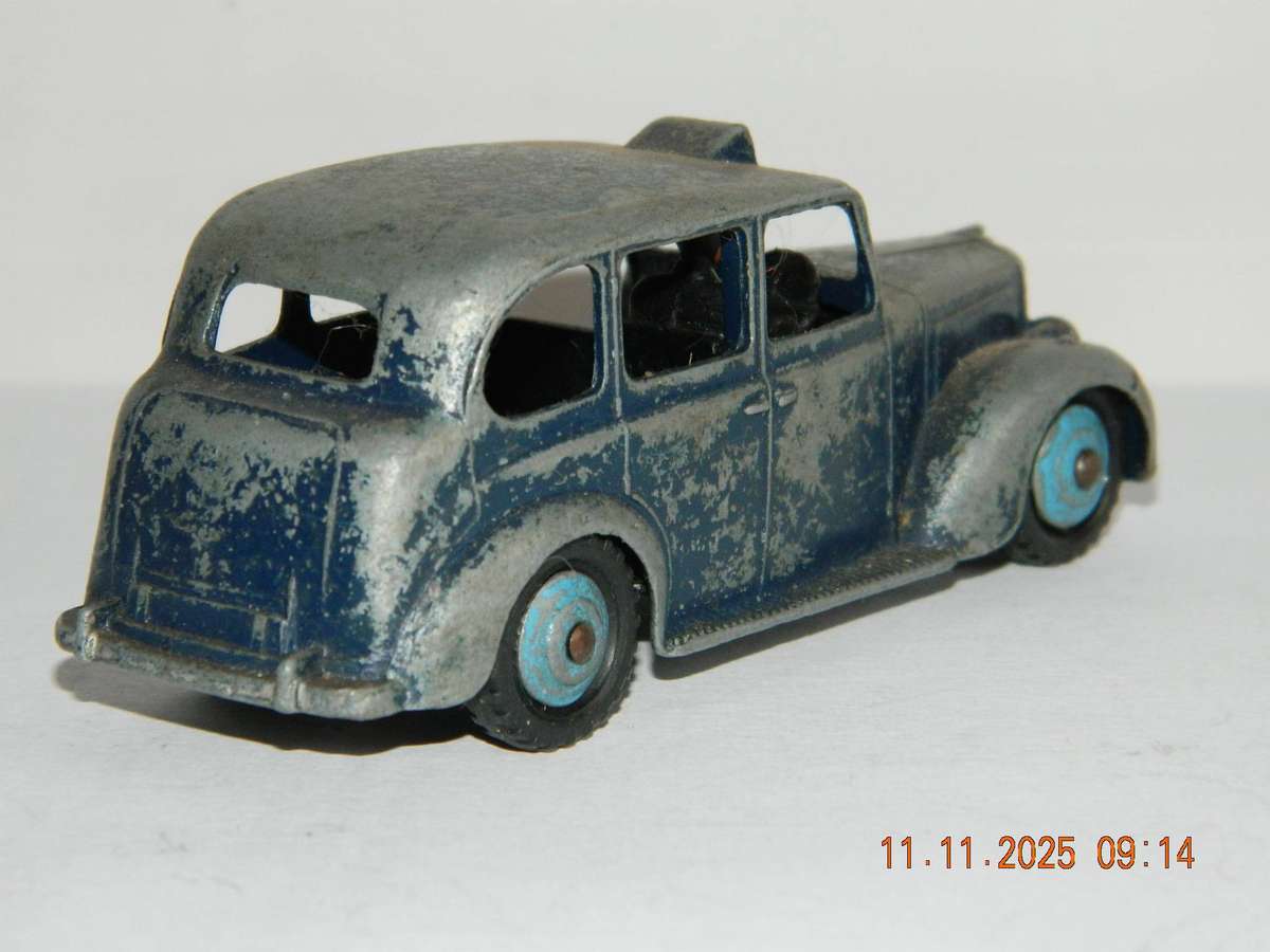 DINKY TOYS  -  254  -  AUSTIN (FX3) TAXI