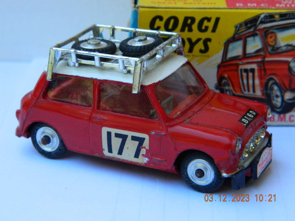 CORGI TOYS  -  339 -  B.M.C. MINI COOPER 'S'  1967 MONTE-CARLO WINNER