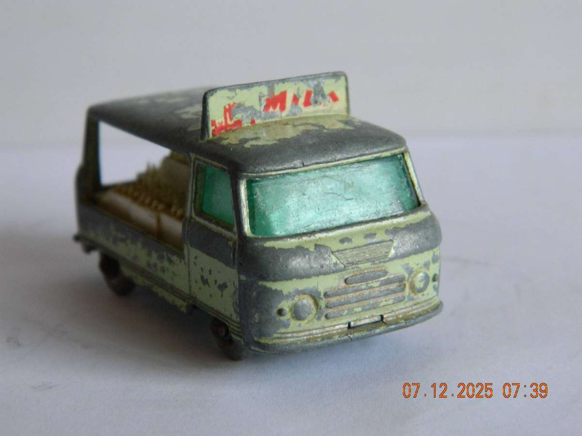MATCHBOX  SERIES  -  21c  -  COMMER BOTTLE FLOAT