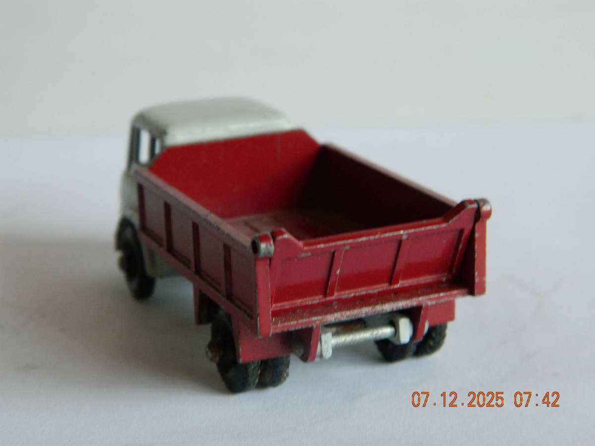 MATCHBOX  SERIES  -  3b  -  BEDFORD TIPPER TRUCK