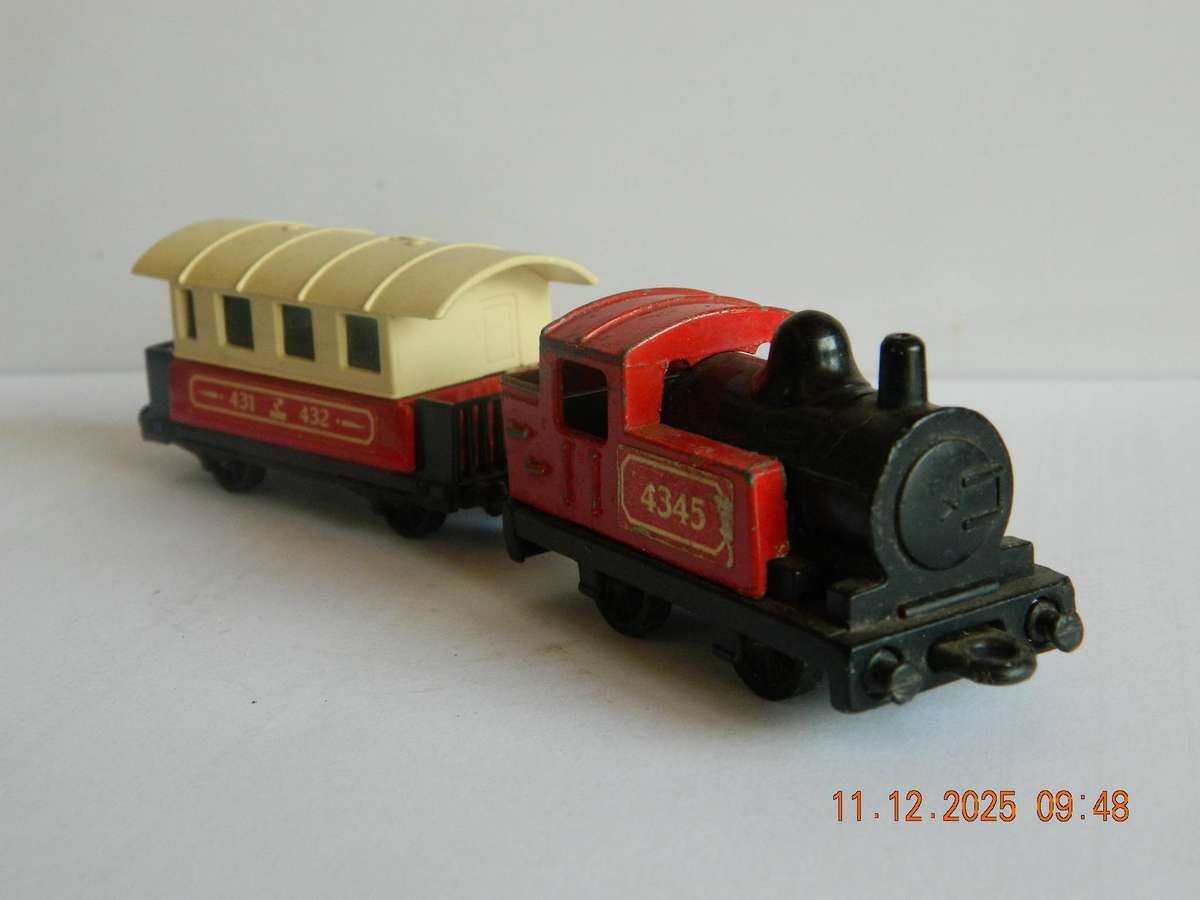 MATCHBOX SUPERFAST  -  43/44  -  STEAM LOCO AND PASSENGER COACH