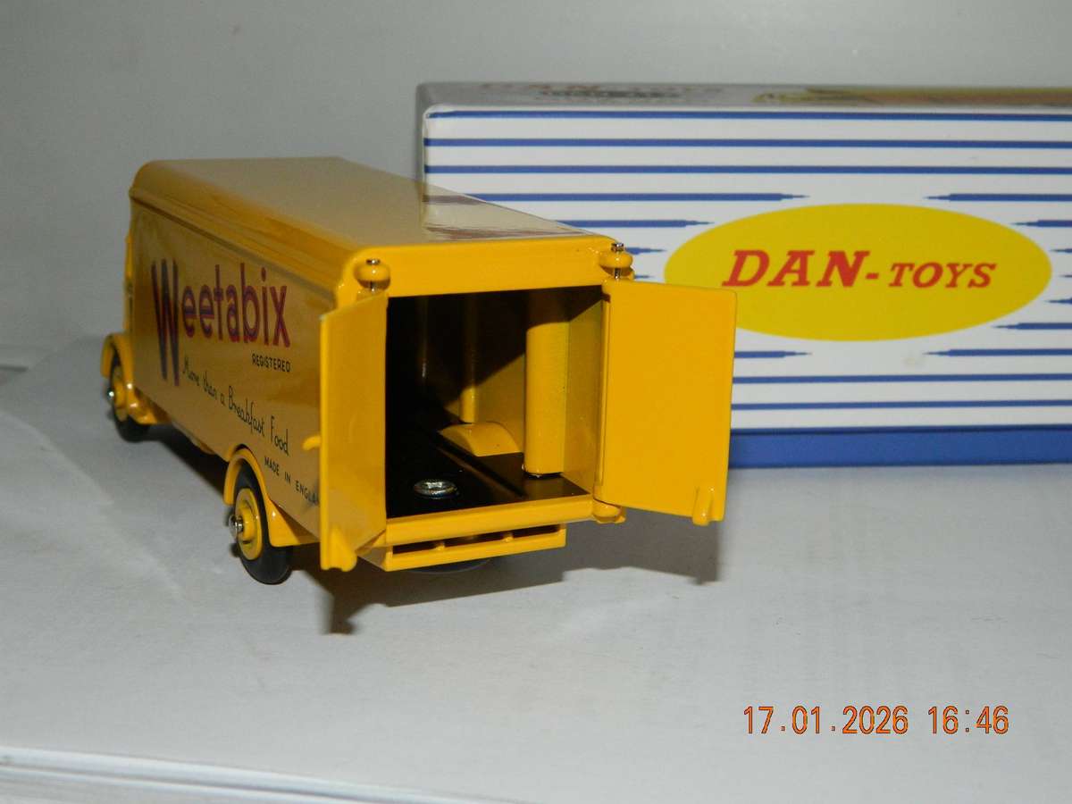 DAN TOYS  -  212  -  GUY VAN  (WEETABIX)