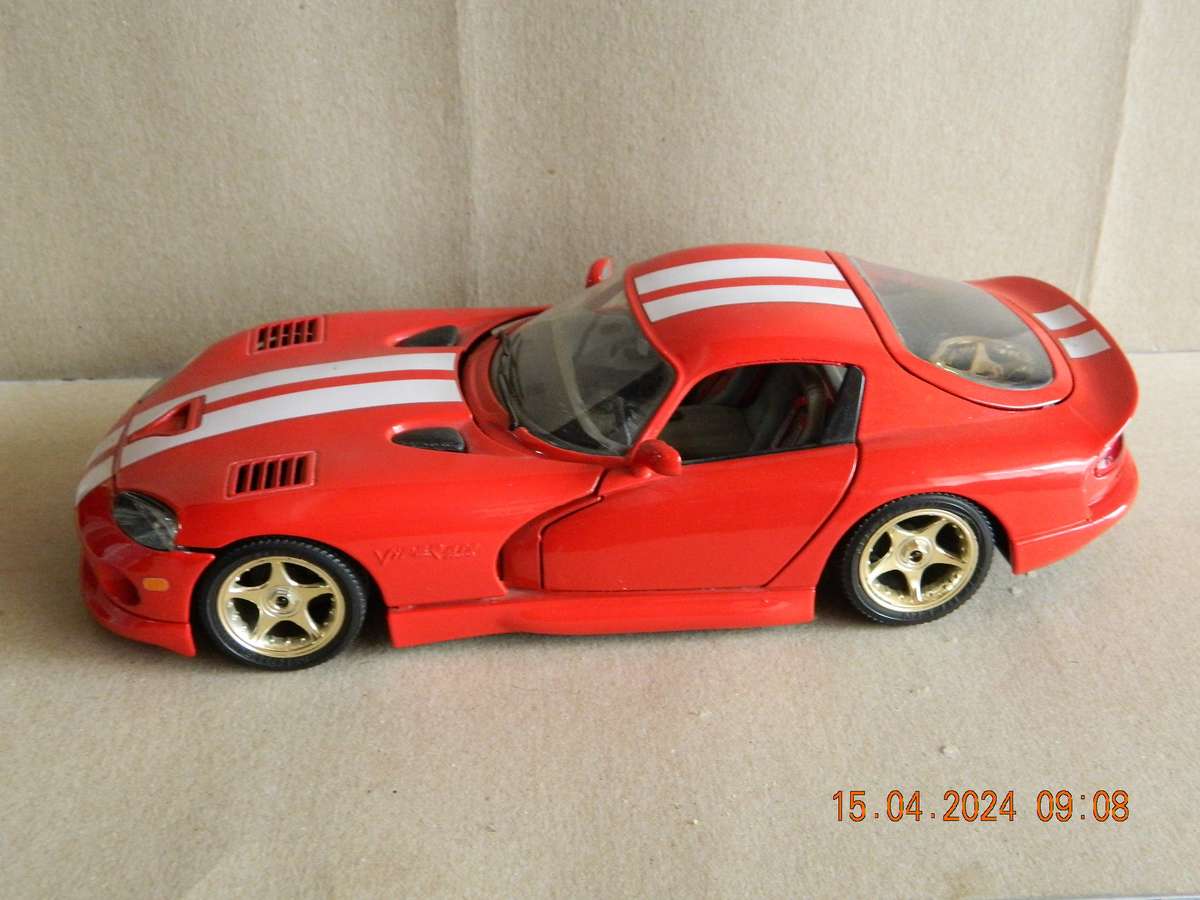 BBURAGO  -  DODGE VIPER GTS COUPE -    1/18 SCALE