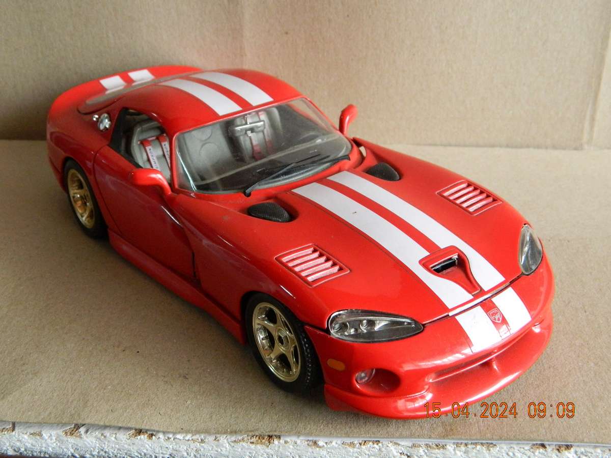 BBURAGO  -  DODGE VIPER GTS COUPE -    1/18 SCALE
