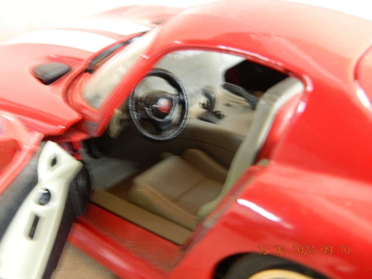 BBURAGO  -  DODGE VIPER GTS COUPE -    1/18 SCALE