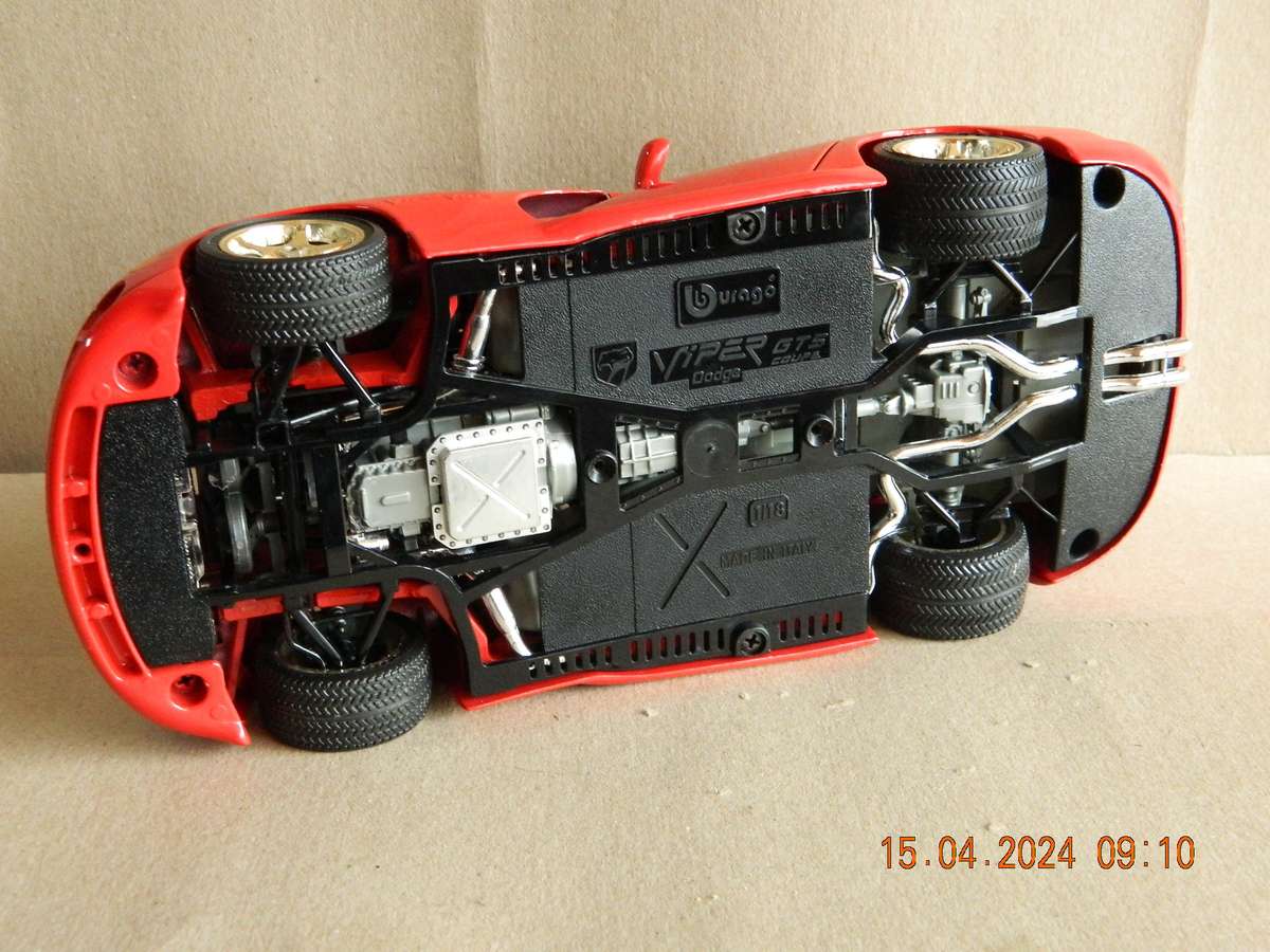 BBURAGO  -  DODGE VIPER GTS COUPE -    1/18 SCALE