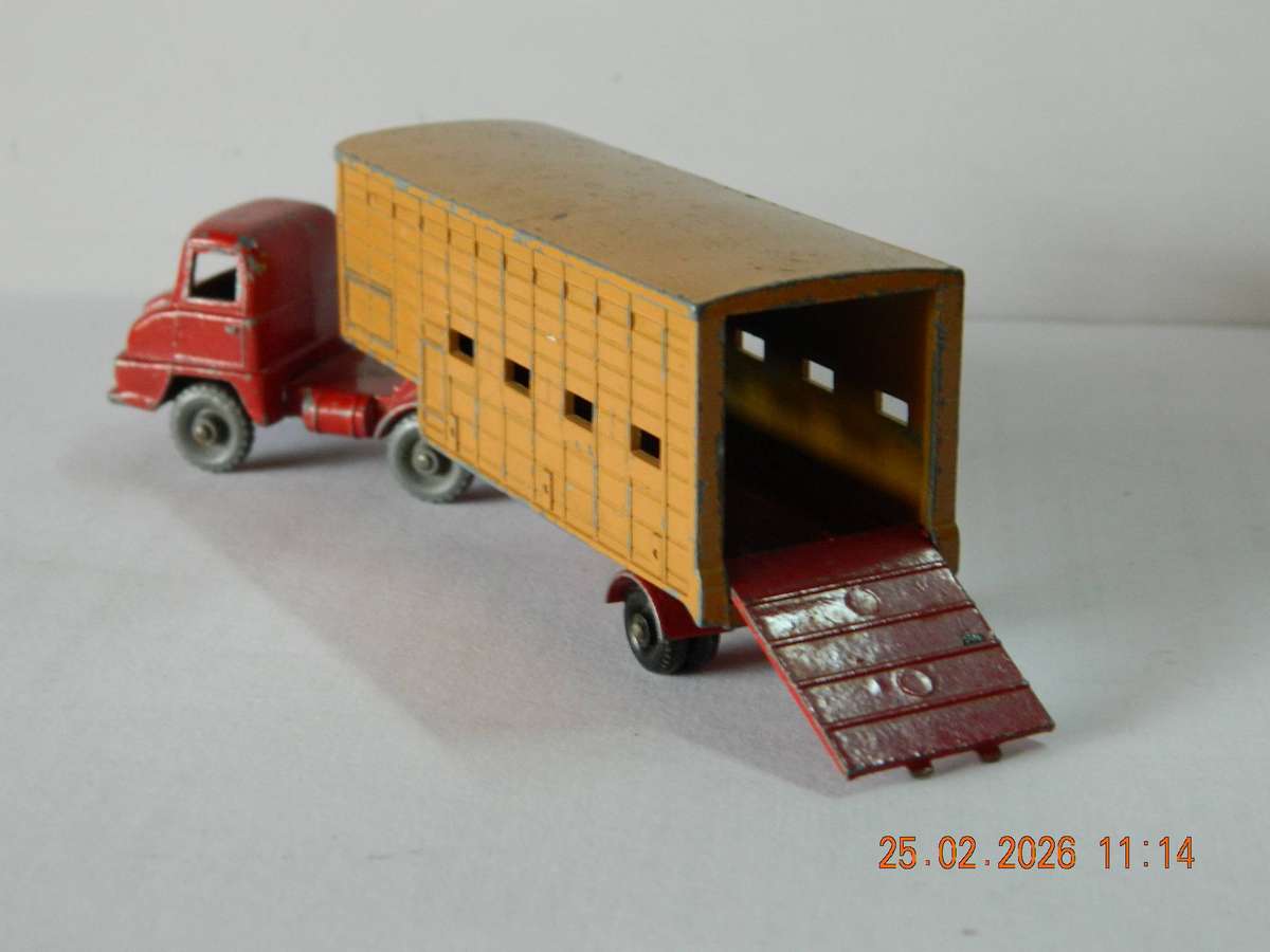MATCHBOX   - MAJOR PACK  -   NO. 7  -  THAMES TRADER CATTLE TRUCK