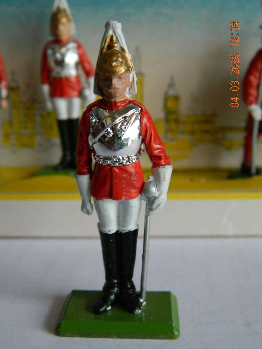 BRITAINS LIMITED  -  7225  -  BRITAINS NEW METAL MODELS  -  SET OF 6  - GAURDS