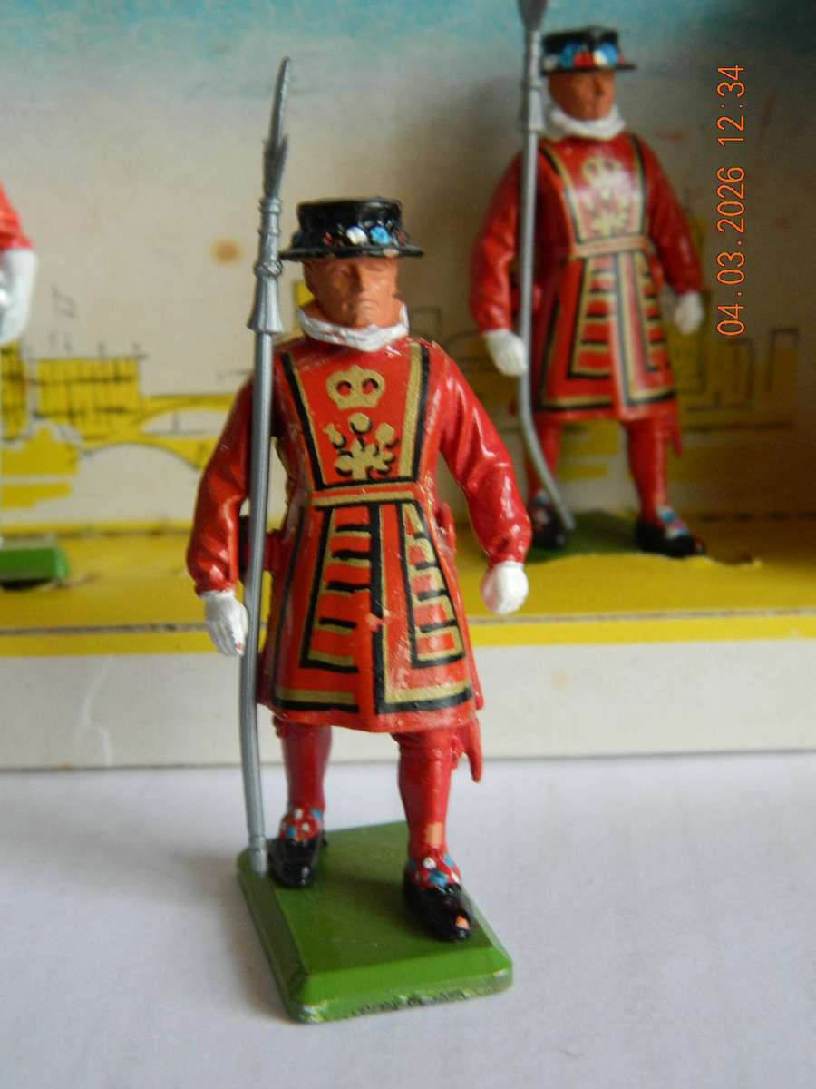 BRITAINS LIMITED  -  7225  -  BRITAINS NEW METAL MODELS  -  SET OF 6  - GAURDS